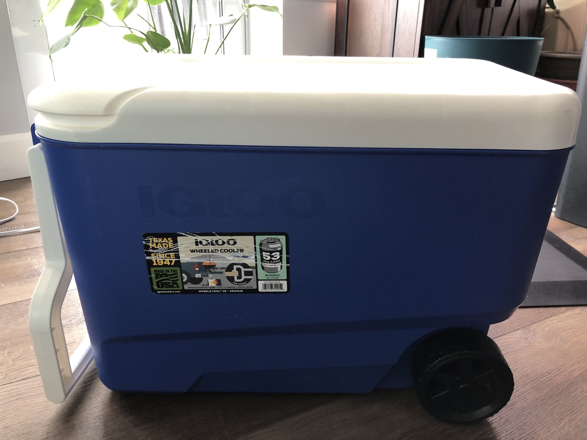 Igloo 38 Qt Wheelie Cool cooler w/ wheels