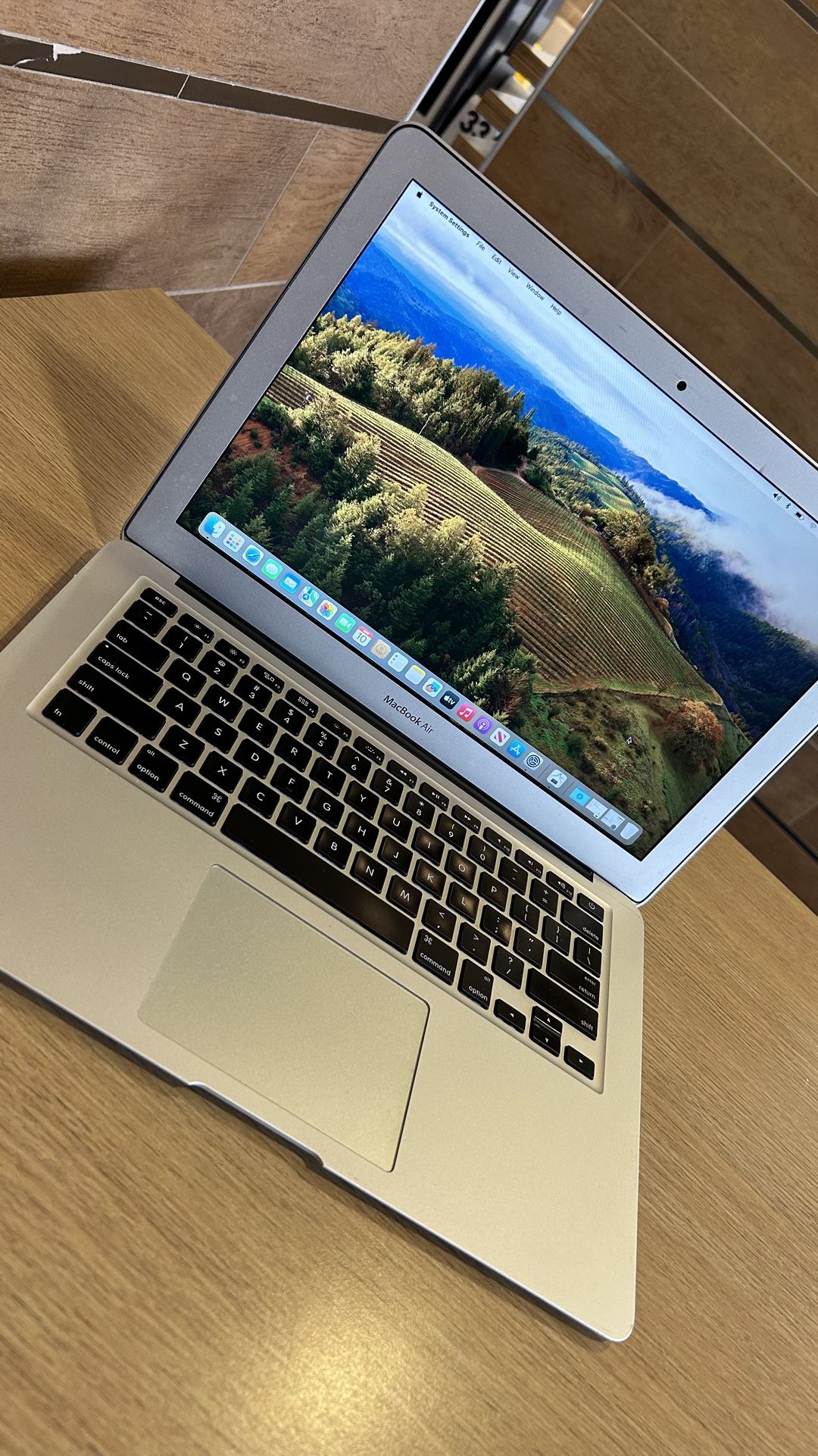 Apple MacBook Air 11” i5/4GB/128GB SSD $180