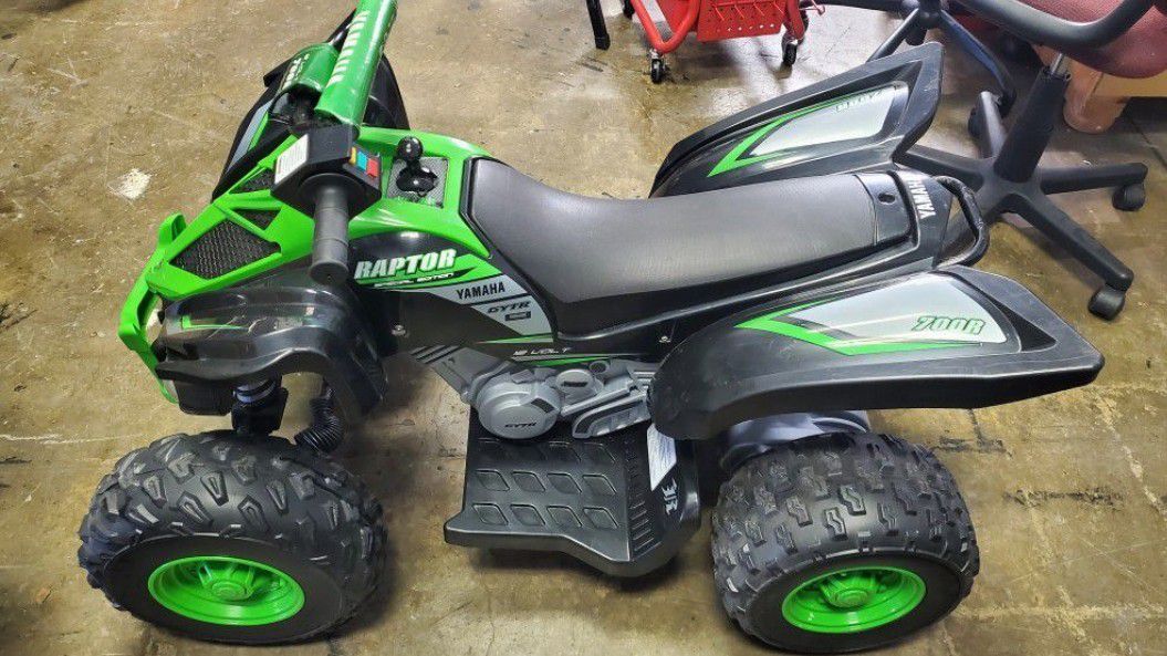 Yamaha kids 4 Wheeler Quad And Dirt Bike motorcycle  - New Battery and Charger!