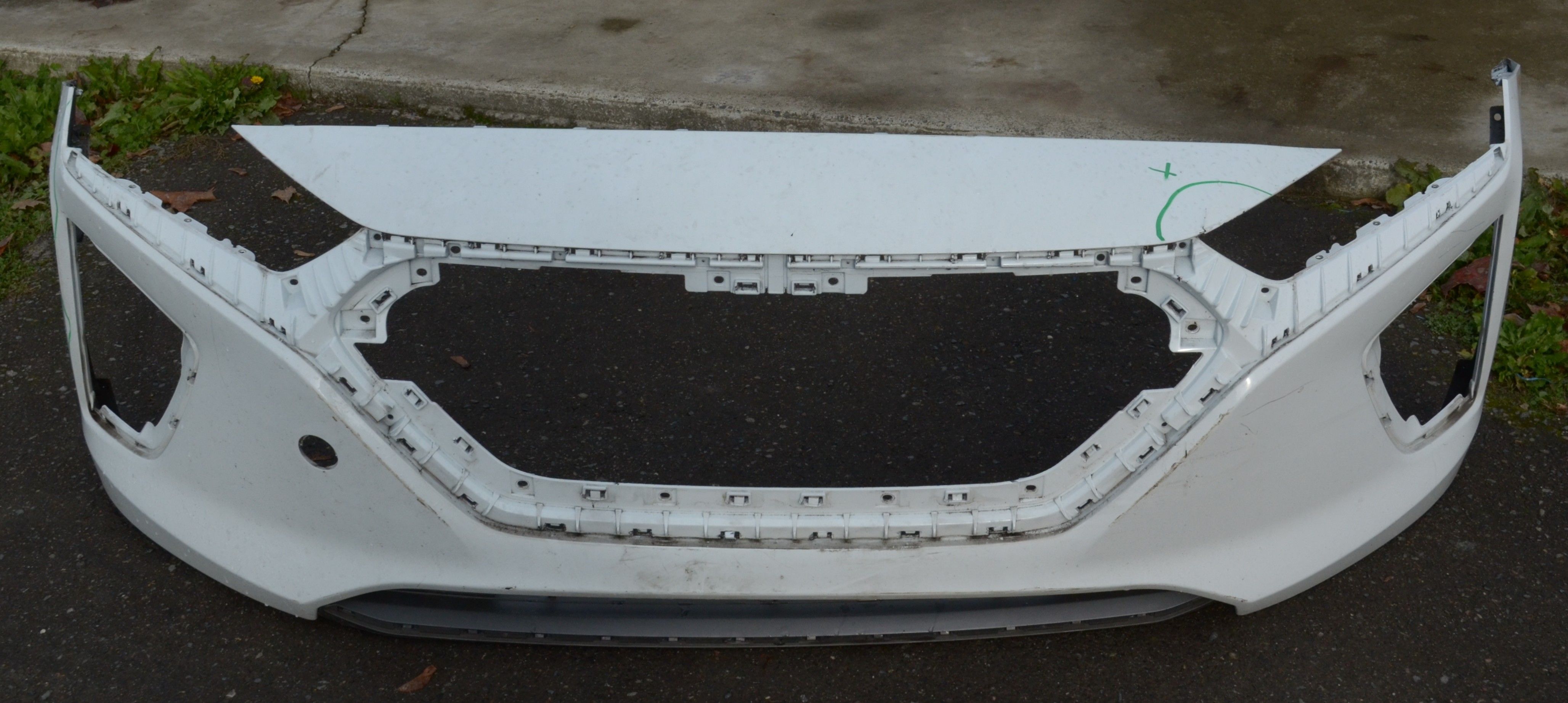 USED REF#U0456 || 2020-2022 HYUNDAI IONIQ || FRONT BUMPER COVER ONLY