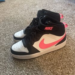 Nike white hot pink girl 6Y