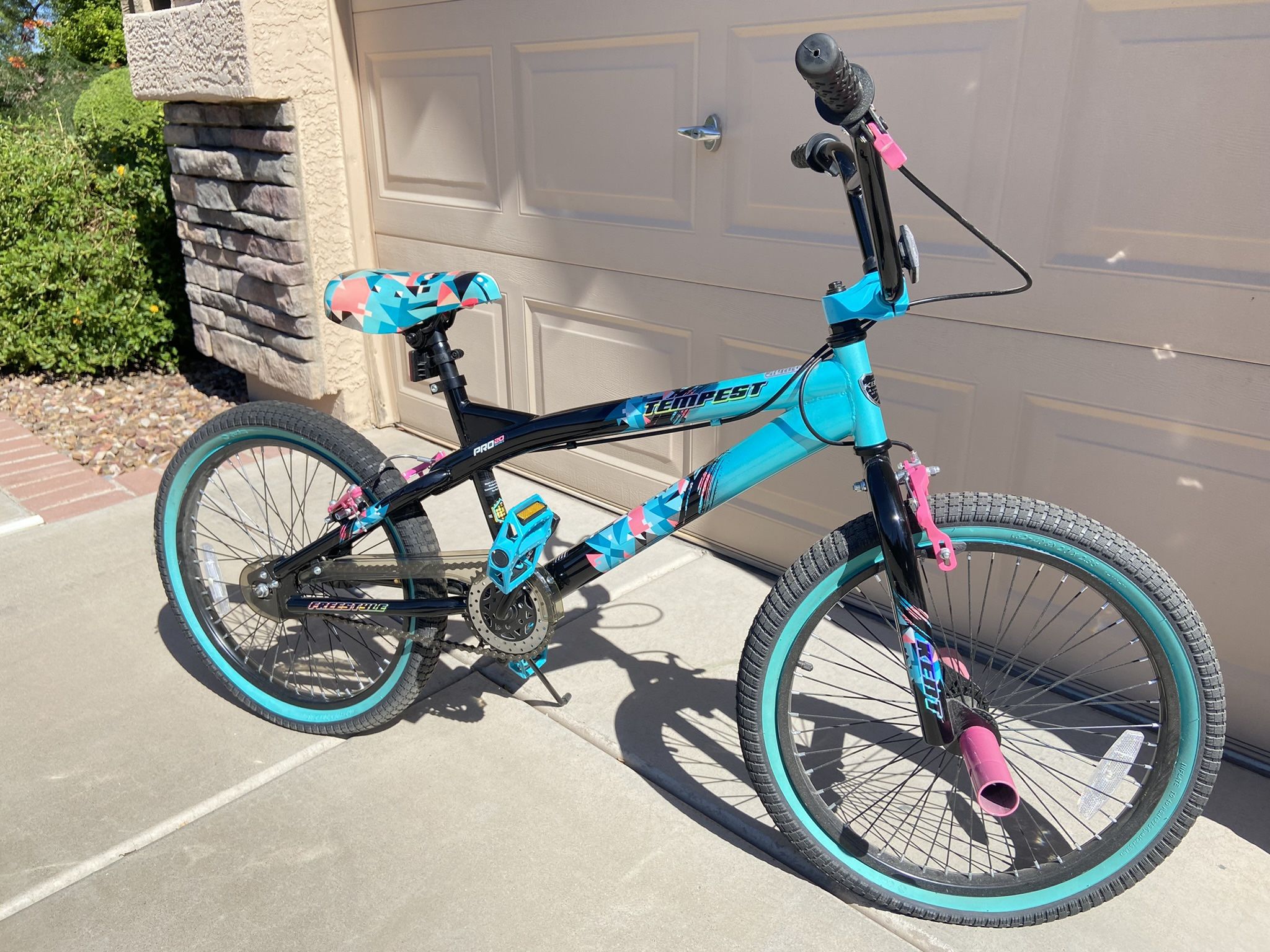 20’ Girl bike (brand:Kent, model:Tempest)