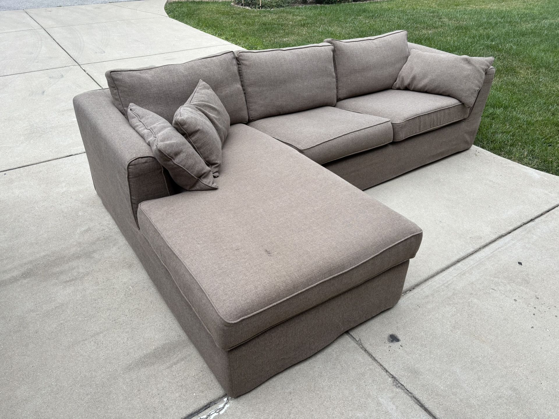 Brown Couch - Free Delivery 🚚