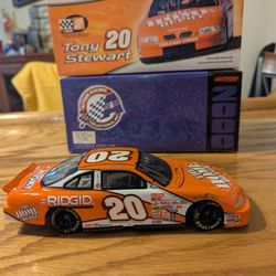 Tony Stewart #20 Home Depot 2000 Pontiac NASCAR Action Racing 1:24 Diecast