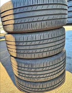 235 50 19 Michelin tires Con 80% de Vida Las 4