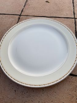Vintage Eggshell Georgian Homer Laughlin Circle Plater