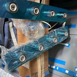 Vanity Light, Bulbs And Mirror Set