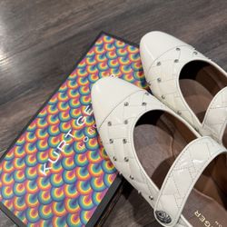 Kurt Geiger White flats 