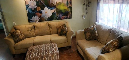 Free sofa set