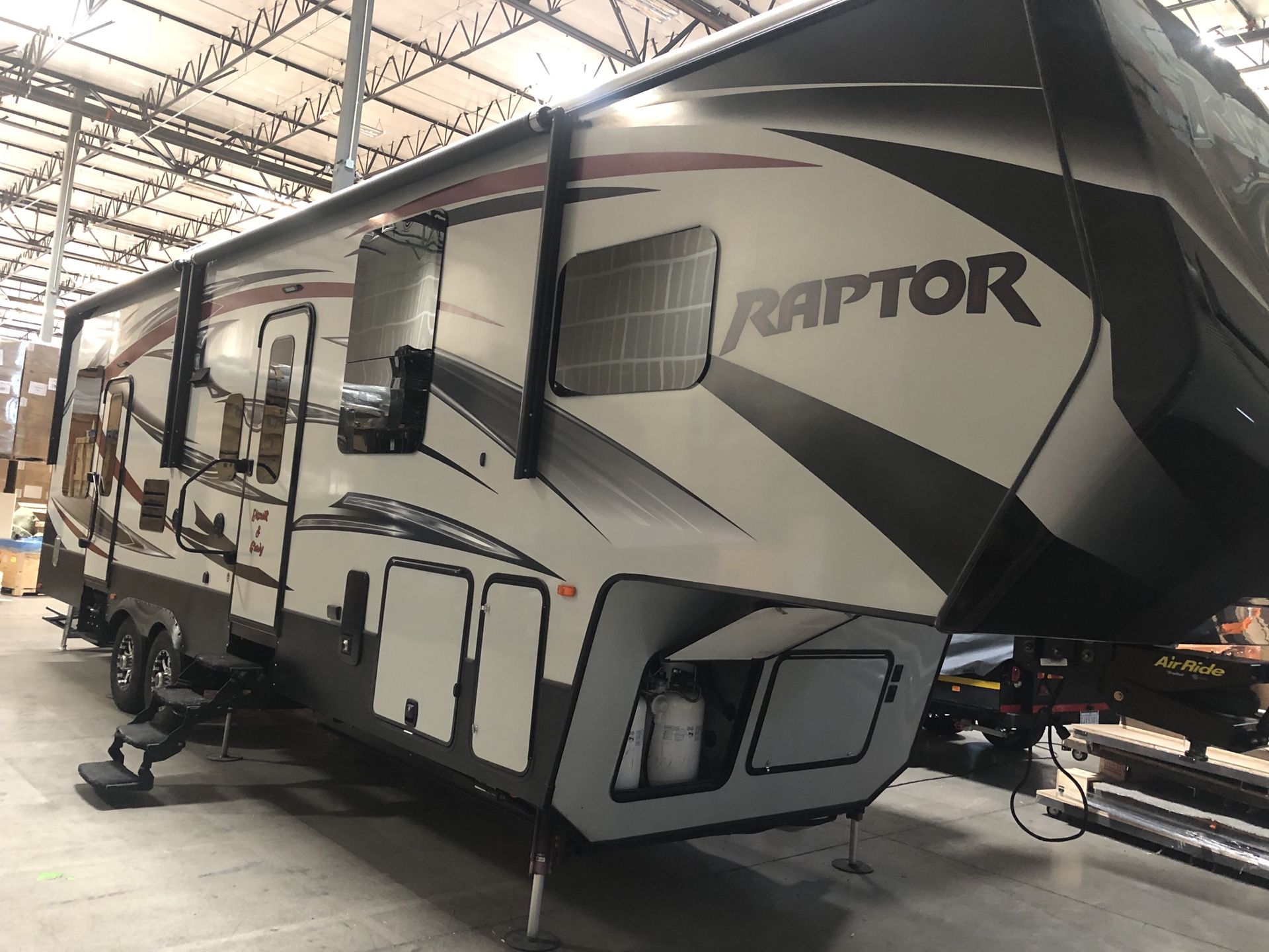2015 35ft Raptor toy Hauler for Sale in Henderson, NV OfferUp