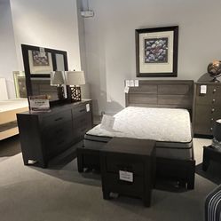 Queen Bed, Dresser, Mirror And Nightstand 