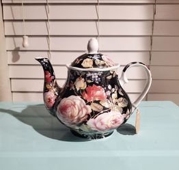 New Kent Pottery Glossy Black Floral Rose Teapot Porcelain