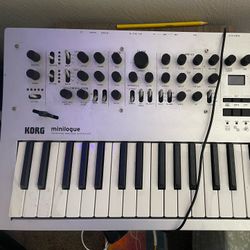 Korg Minilogue Synthesizer