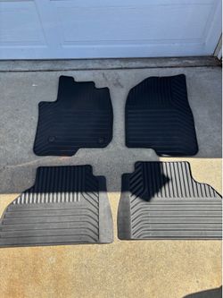 GMC Sierra 1500 / Chevrolet Silverado 1500 OEM Floor Mats set