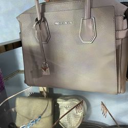 Michael Kors Purse 100$ Grey Color Never Used