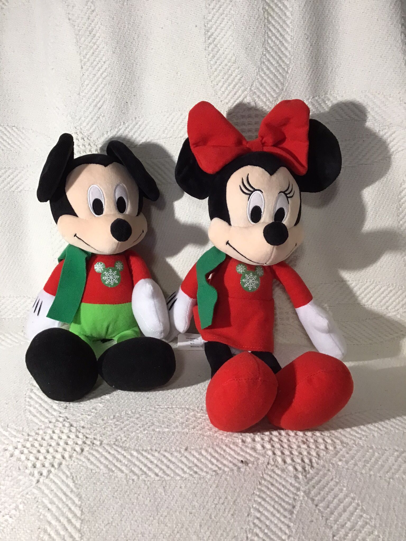 Walt Disney Chistmas  Holiday Winter Mickey And Minnie 