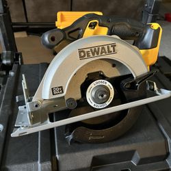 Dewalt 6 1/2” Circular Saw
