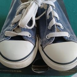 Sz 9 Boys Converse 