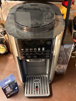 De'Longhi Automatic Coffee Machine with Espresso Style