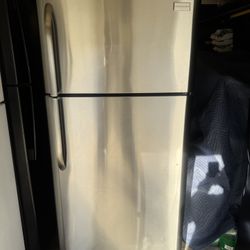 Frigidaire Refrigerator 