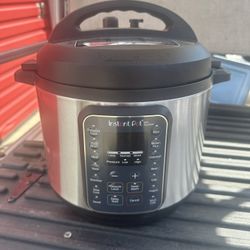 Instant Pot Duo Gourmet 6 Qt – Complete Set, Excellent Condition