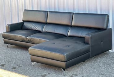Like new Sectional  couch city furniture delivery available