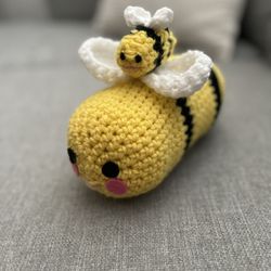 Mama And Baby 🐝 Bee