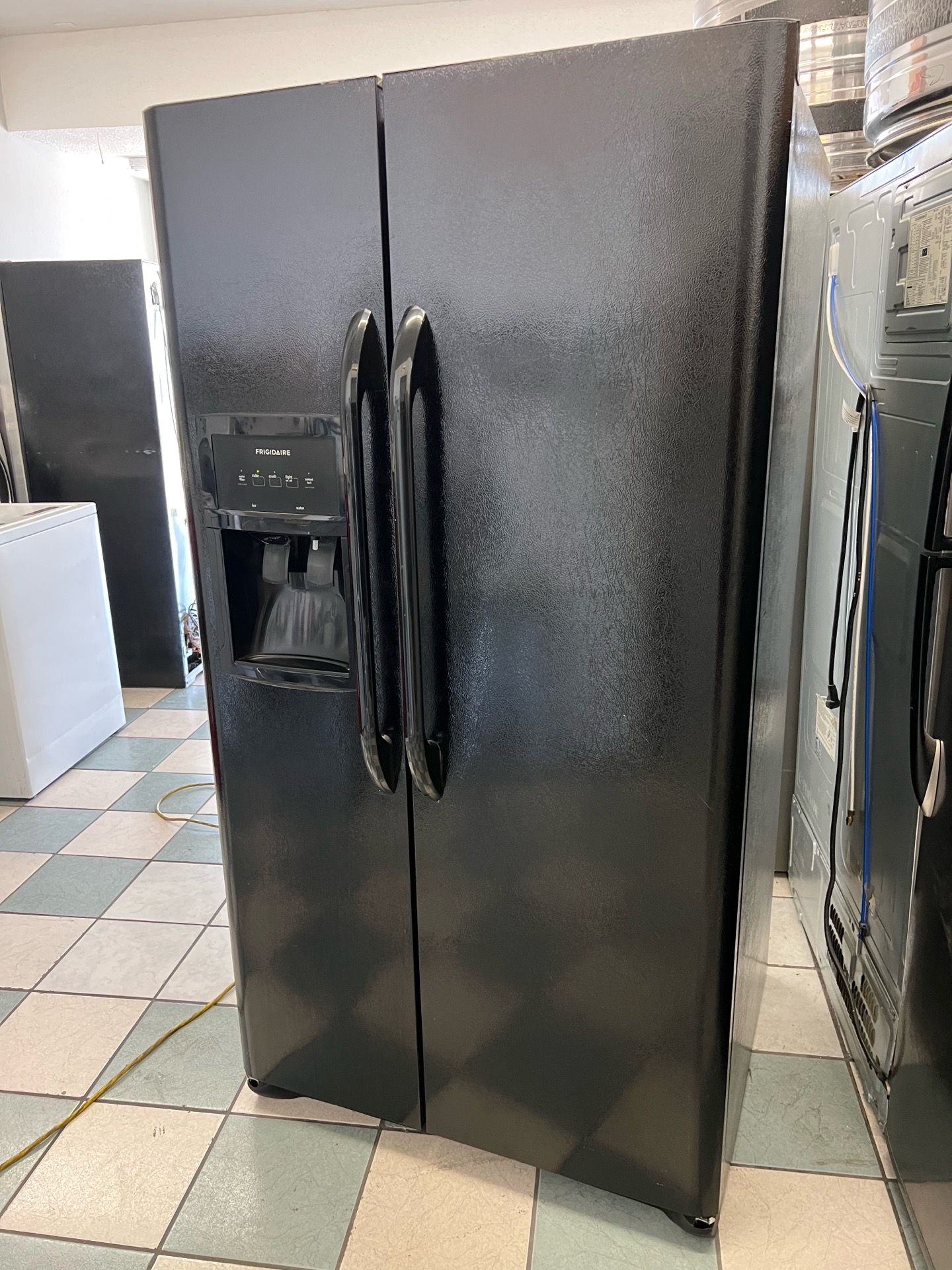 Frigidaire refrigerator side by side ( delivery available)