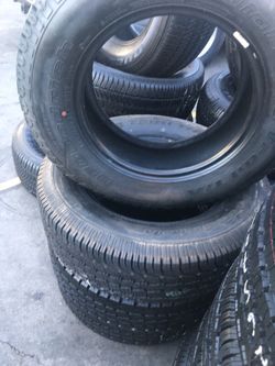 Set semi new BFGOODRICH 226/70/16
