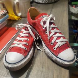 Red Low CONVERSE  SHOES....SIZE 7 MENS OR SIZE 8 WOMENS..LIKE NEW!