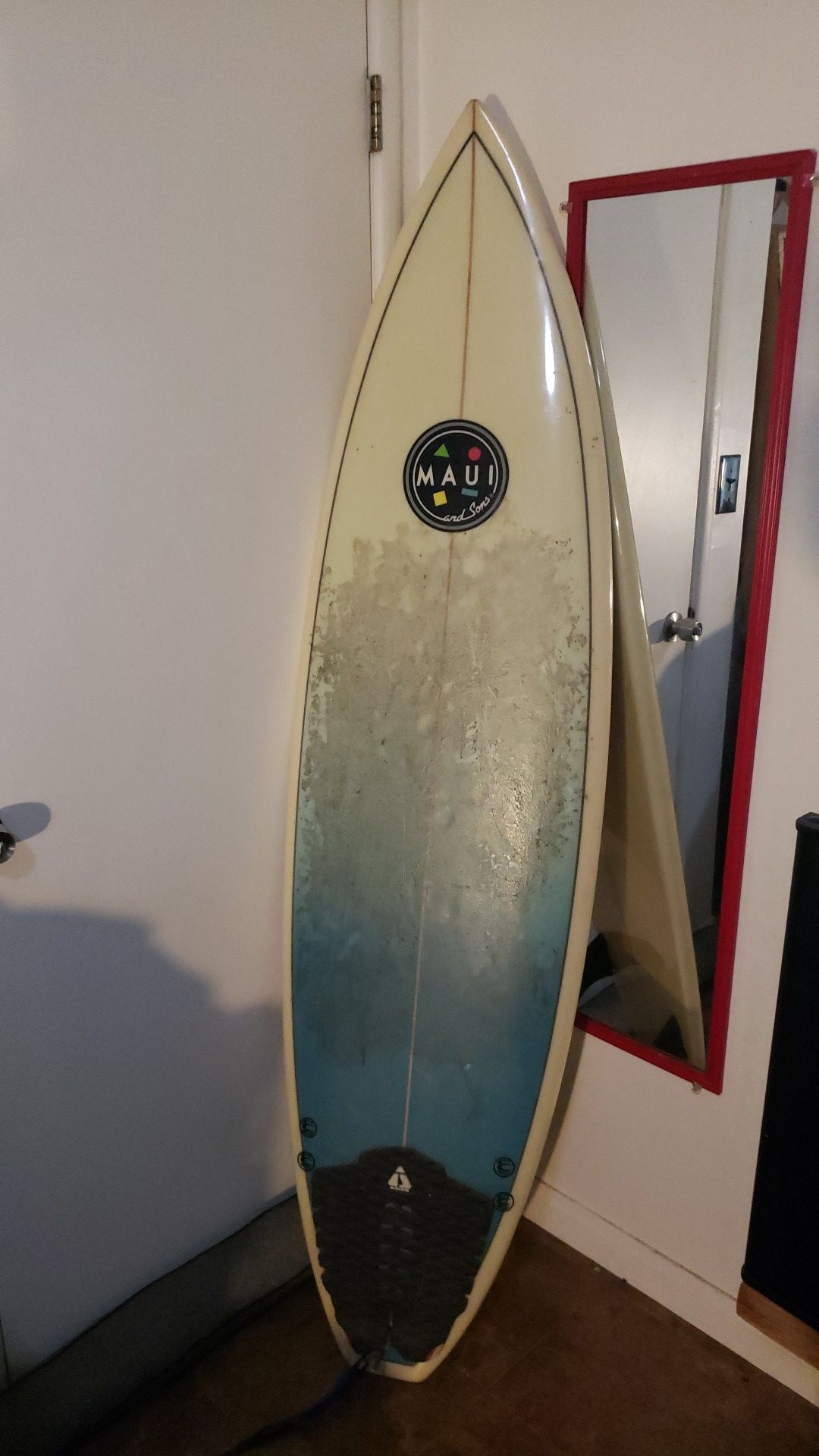 MAUI & SONS 6'0 Shortboard Surfboard. Like new. Rarely used. No dings. Three fins. Tether included.