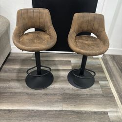 2 Stools 