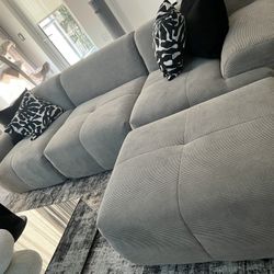 BONESLESS SECTIONAL COUCH