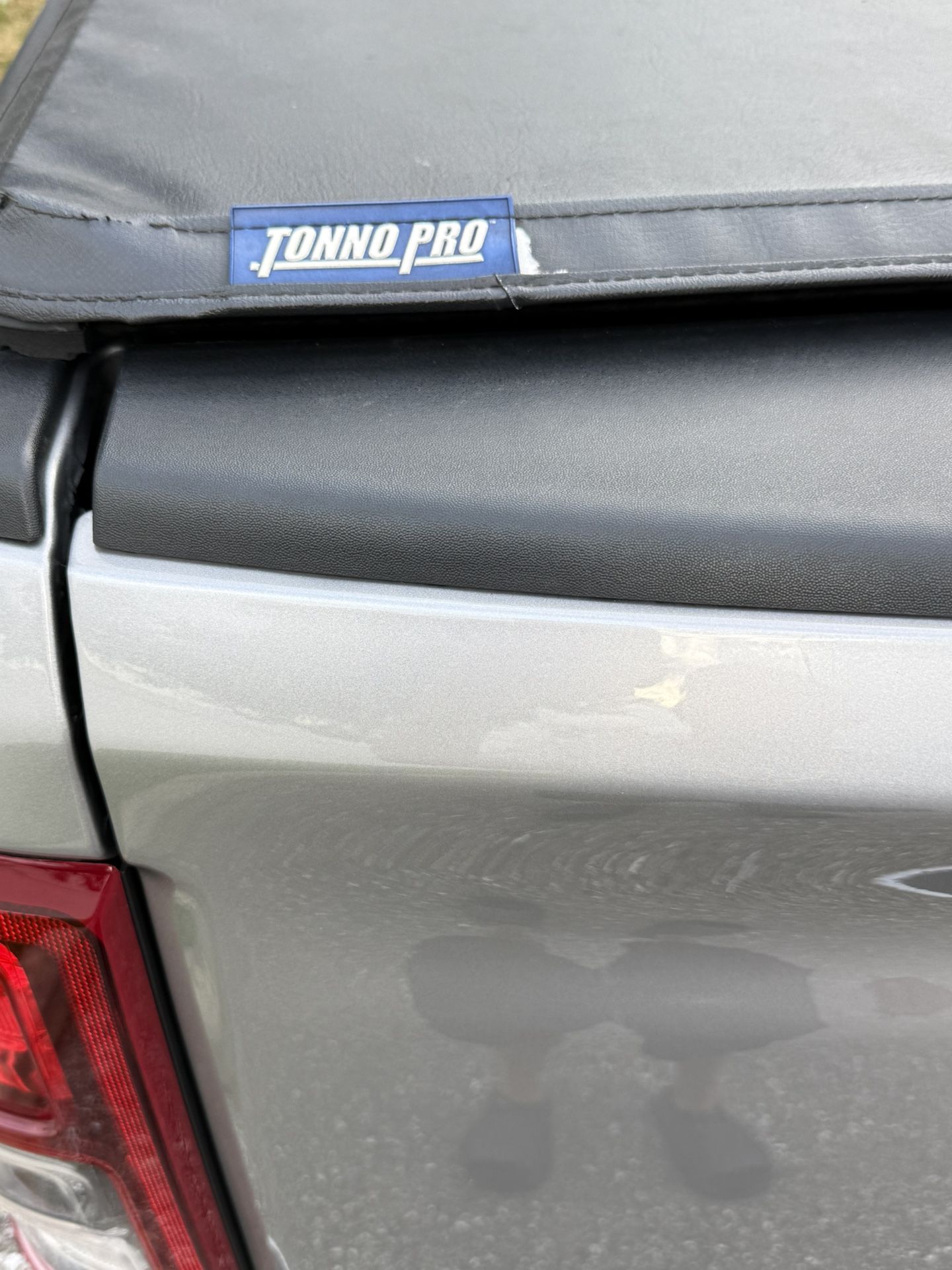 Tonno Pro Tri Fold Bed Cover