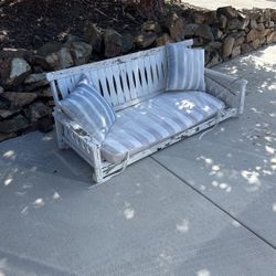 Free Swinging Patio Bench