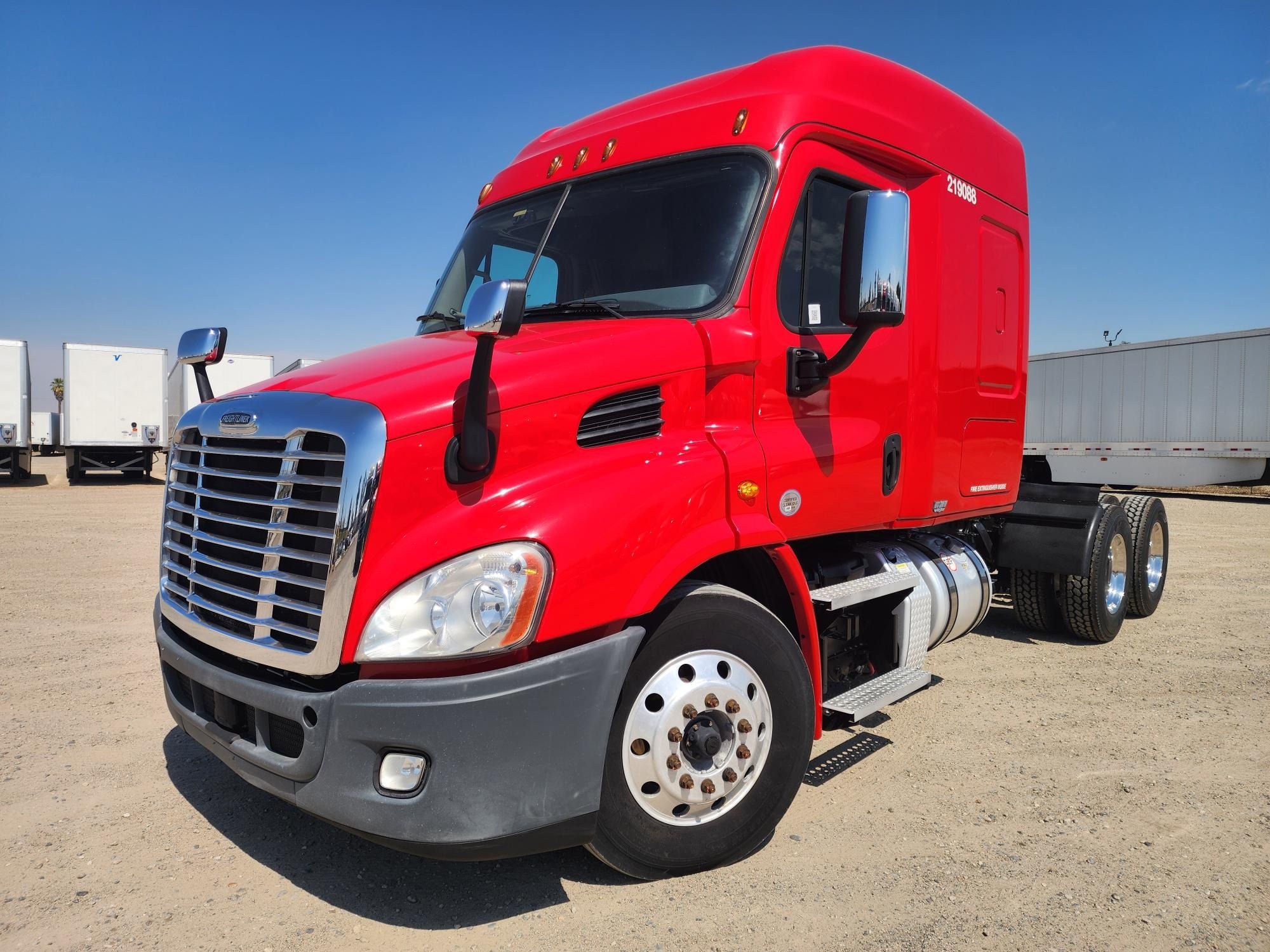 2019 FREIGHTLINER CASCADIA MIDROOF 450HP - NEW TIRES!!