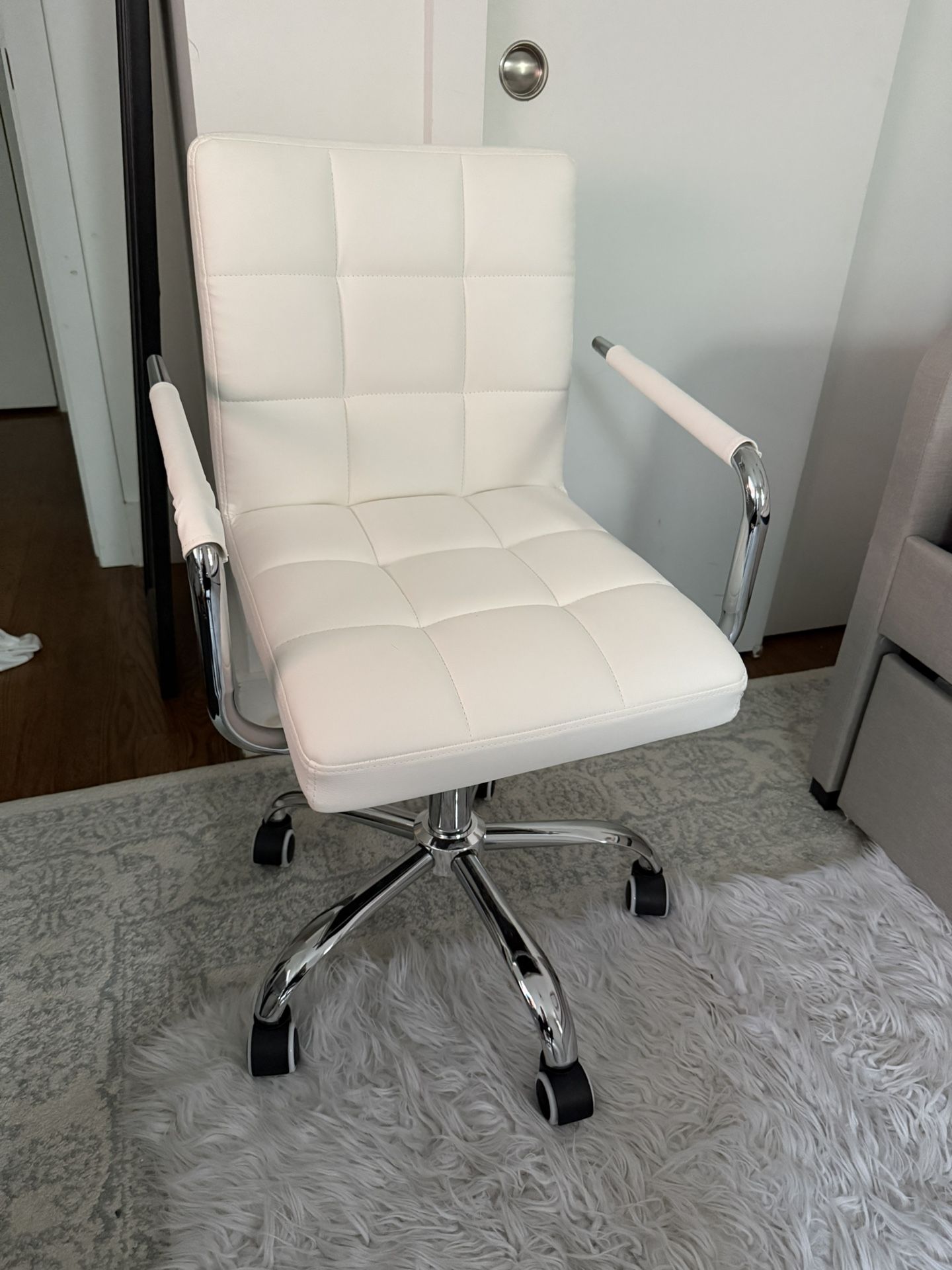 Desk chair - Brand New
