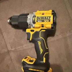 New Dewalt Brushless Xr Hammer Drill Only Tool ( New Model )