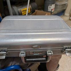 Halliburton Zero Metal briefcase