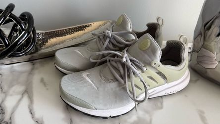 Nike Air Presto Gray Low-Top Sneakers