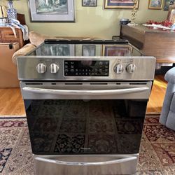 Frigidaire Gallery 30" Electric Oven Range with Convection & Air Fry, 5.4 Cu. Ft.