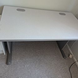 Modern Office Desk with Cable Management – 47.5" x 27" (Light Grey)