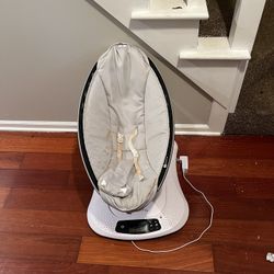 Mamaroo Baby Swing