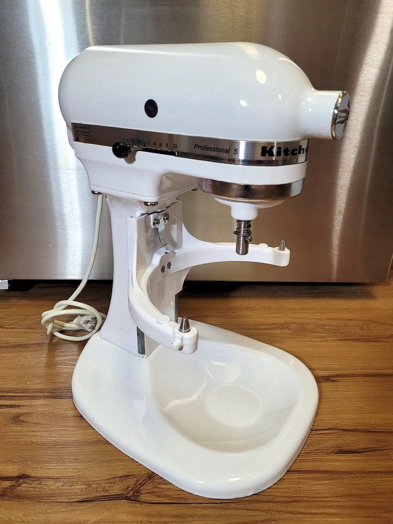 NEW* Kitchen Aid Professional 5 Plus Bowl Lift Stand Mixer- for Sale in  Aurora, CO - OfferUp