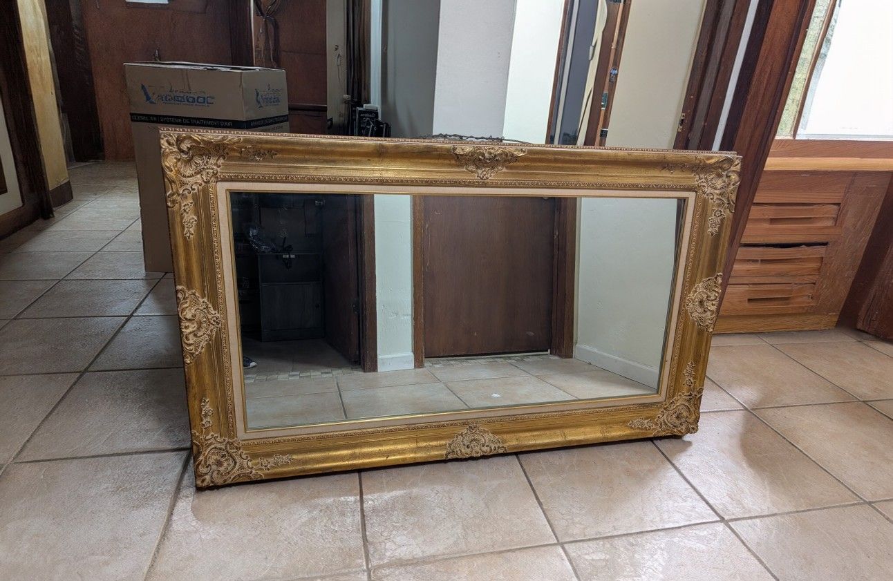 Beautiful Vintage Gold Framed Mirror