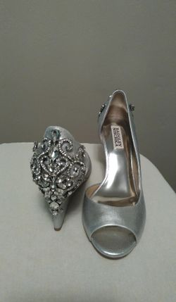 New Badgley Mischka silver Meagan peep toe wedge shoes Heels size 7.5