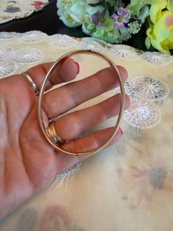 Gold filled bangle bracelet in excellent condition!