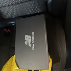 New Balance 9060 Size 7 Women’s