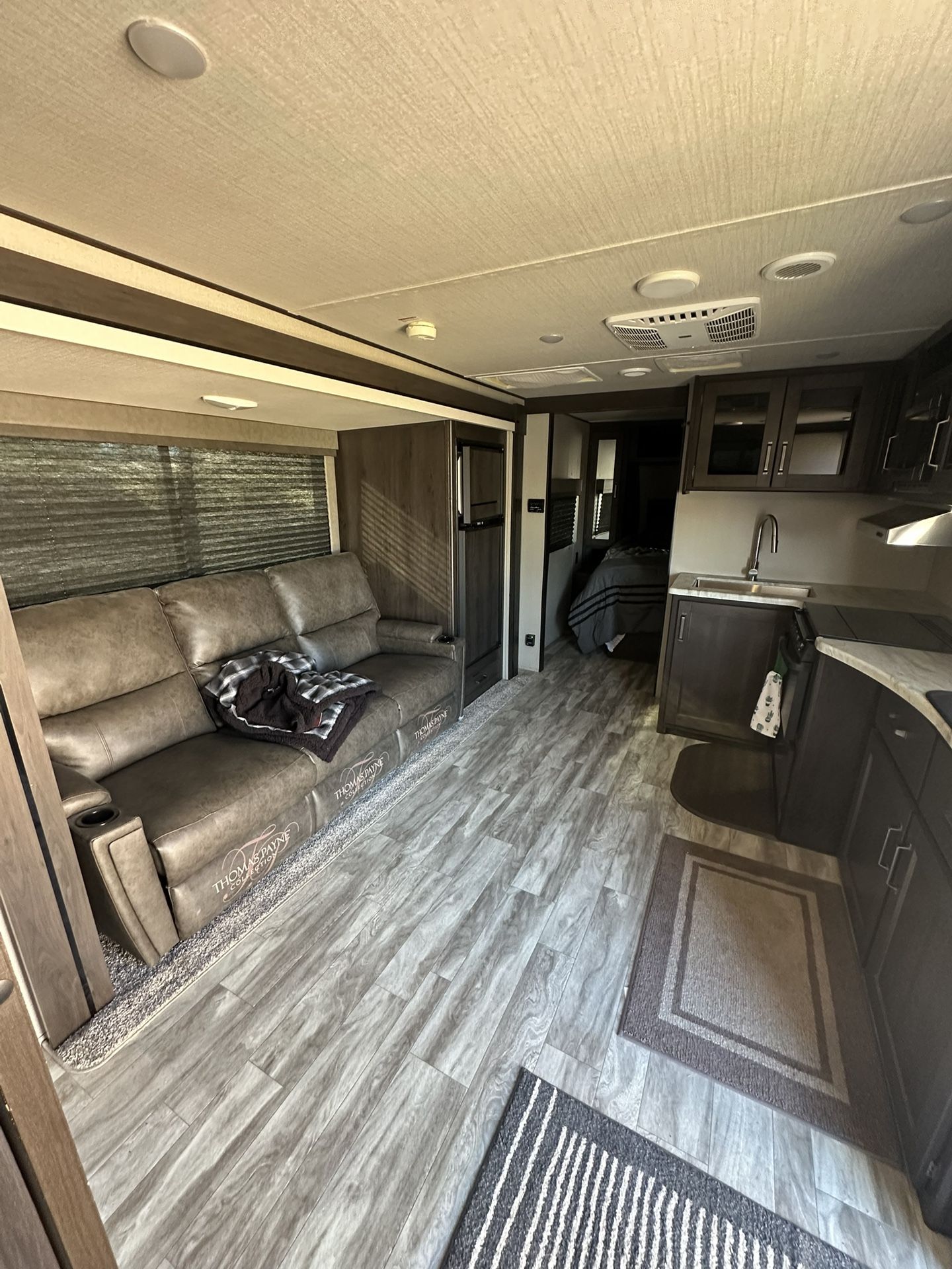 Grand Design Camper Trailer With Generator