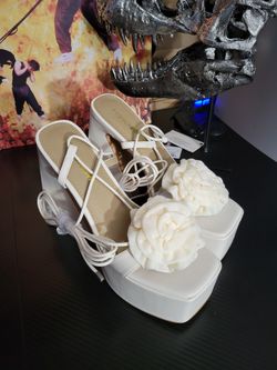 Fashion Nova Buying Flowers Wrap Up Heels Size 6.5